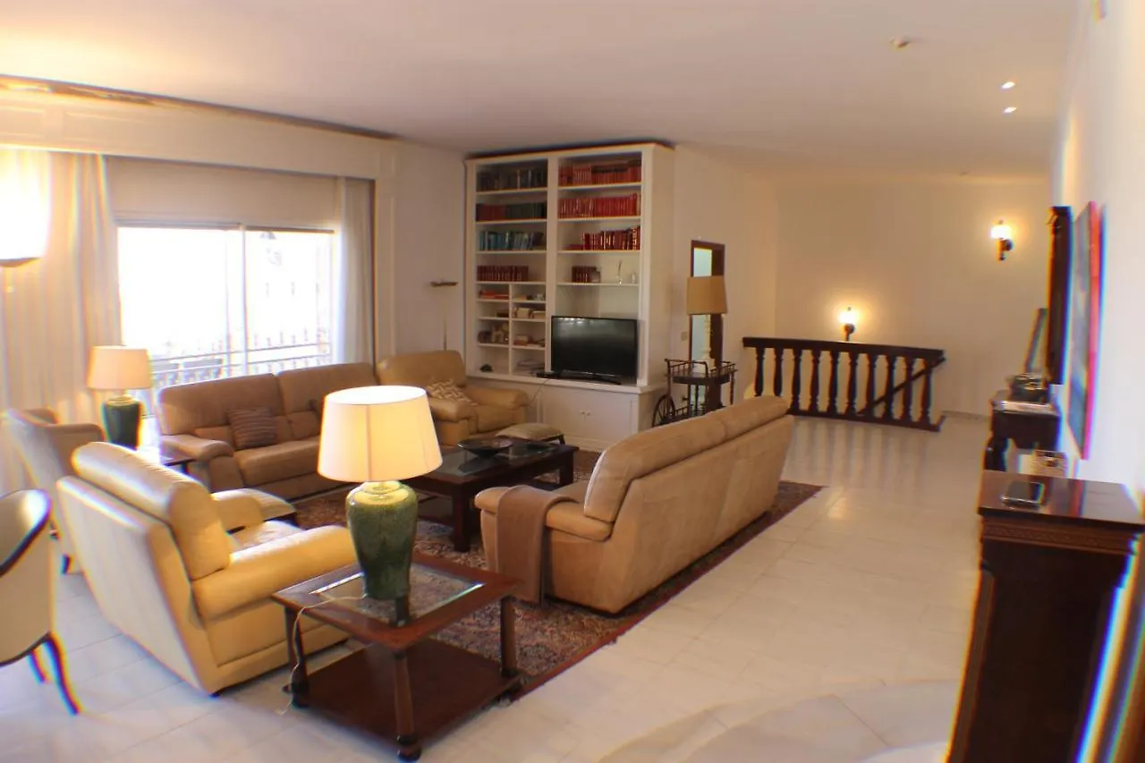 Agi Villa Cibeles Roses